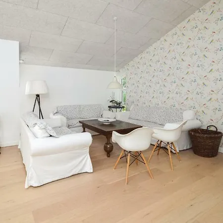 Awesome In Vaeggerlose W/ Wifi And 3 Bedrooms Bøtø By